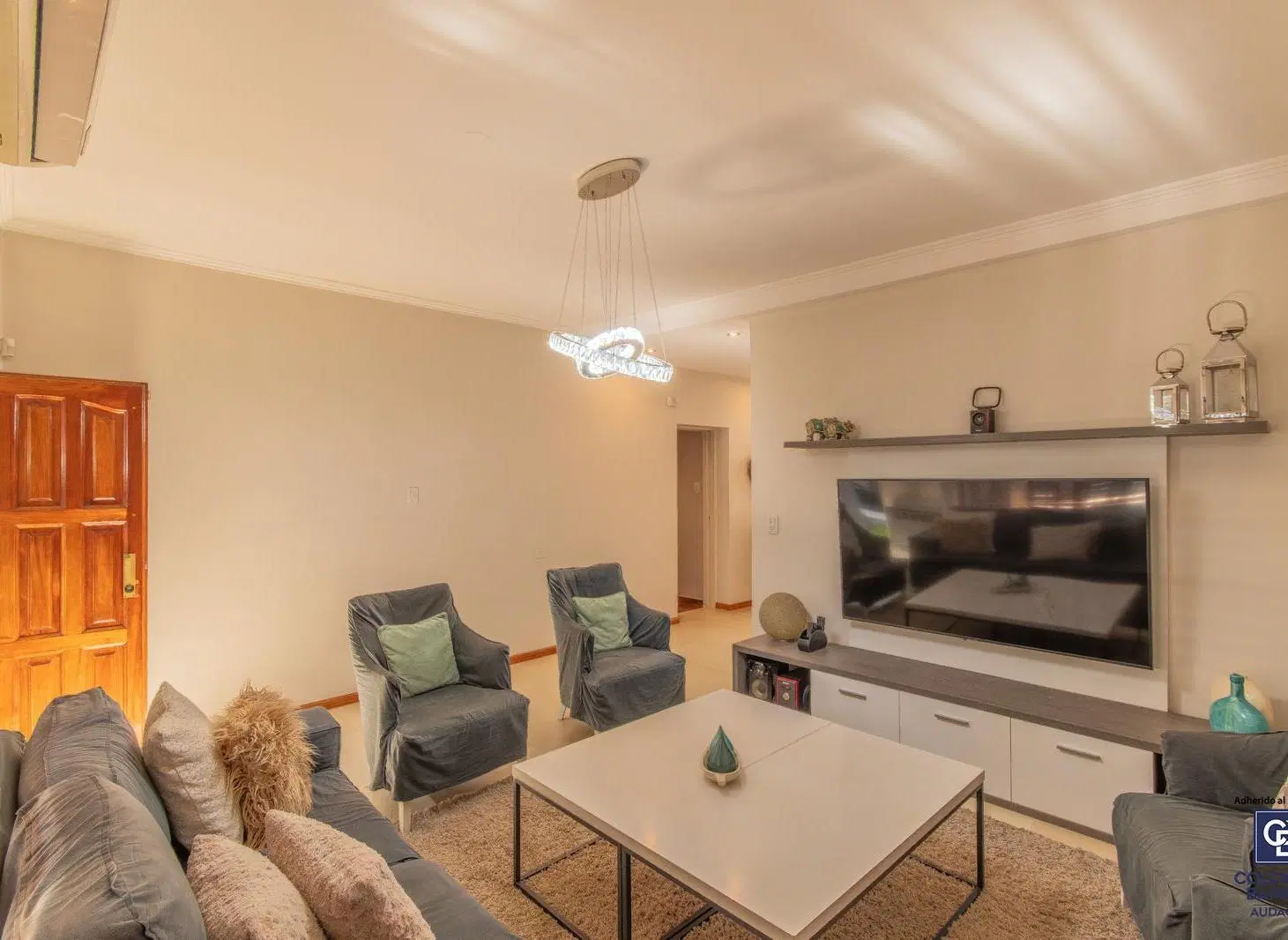 Venta de Casa de 4 ambientes con cochera La Tablada 2