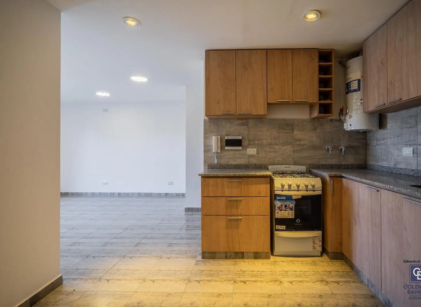 VENTA DEPARTAMENTO 2 AMBIENTES AL FRENTE CON BALCON J.L. SUAREZ SAN MARTIN 4