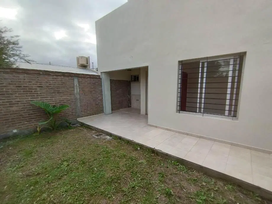Departamento 2 Ambientes con Cochera y Jardín en Venta en Luján OPORTUNIDAD 4