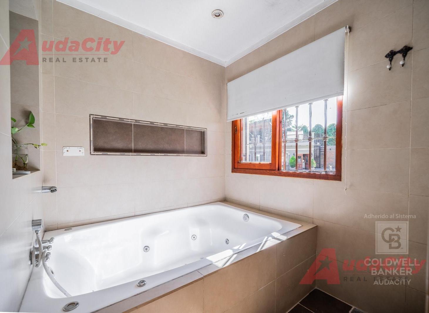 VENTA CASA QUINTA 6 AMBIENTES ITUZAINGO CON PILETA