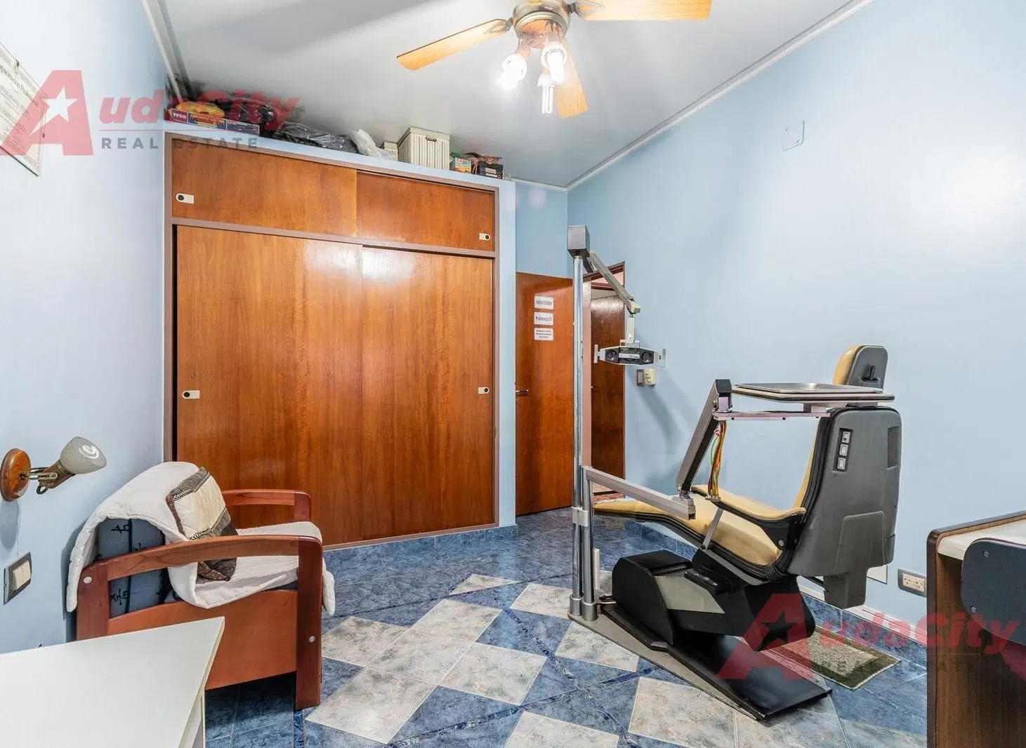 Venta Casa 3 ambientes con patio y terraza en San Justo 2