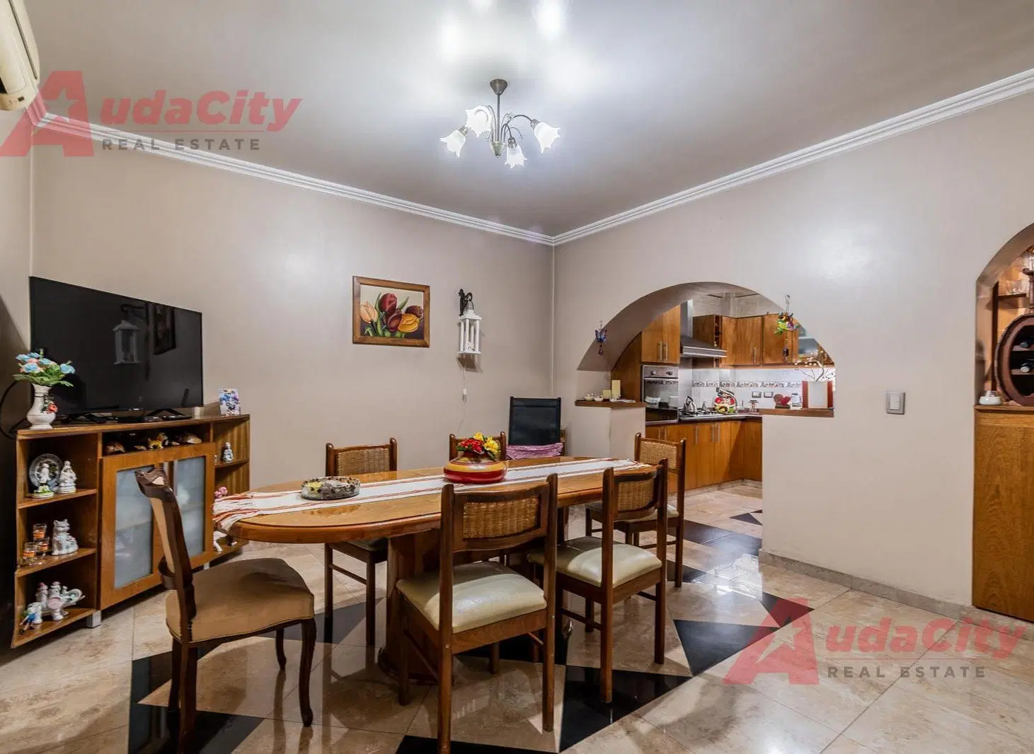 Venta Casa 3 ambientes con patio y terraza en San Justo 2