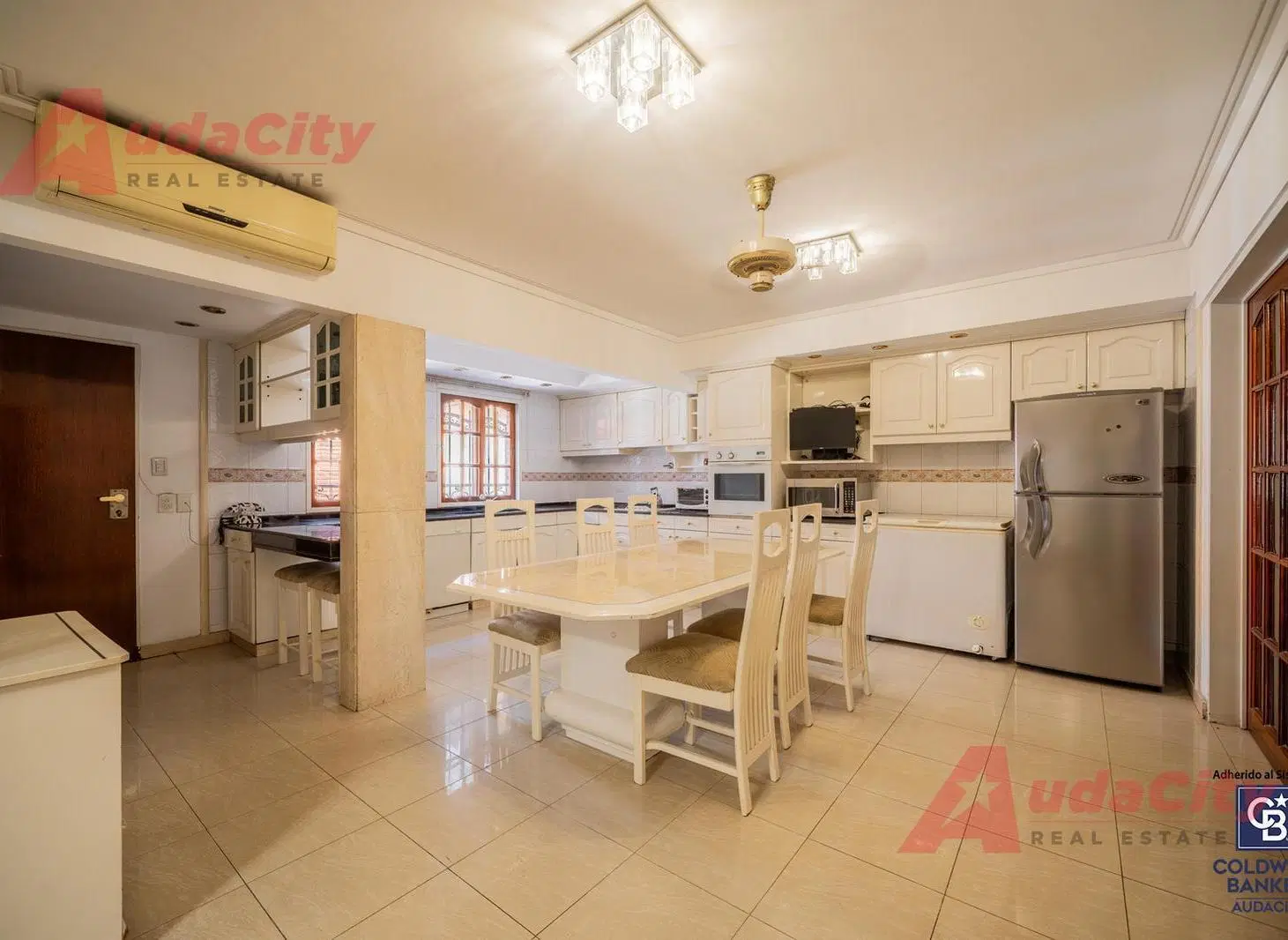 Venta casa 5 ambientes en Villa Lugano, Caba con quincho y pileta climatizada 2
