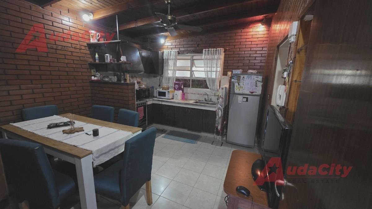 Foto de VENTA CASA 4 AMBIENTES PALOMAR CON PILETA, imagen 2