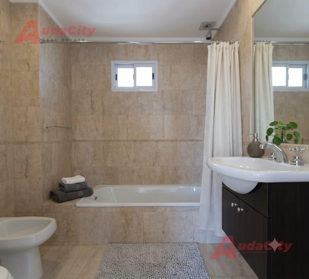 Foto de VENTA DEPARTAMENTO TIPO DUPLEX 3 DORMITORIOS 2 COCHERAS VILLA BALLESTER, imagen 3