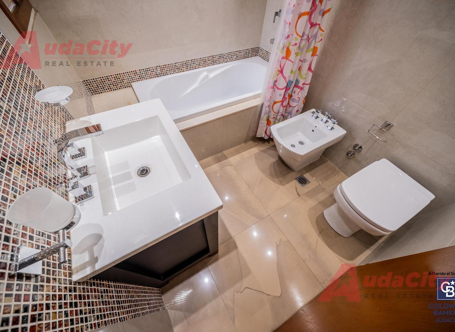 Foto de Venta casa 5 ambientes en Villa Lugano, Caba con quincho y pileta, imagen 5