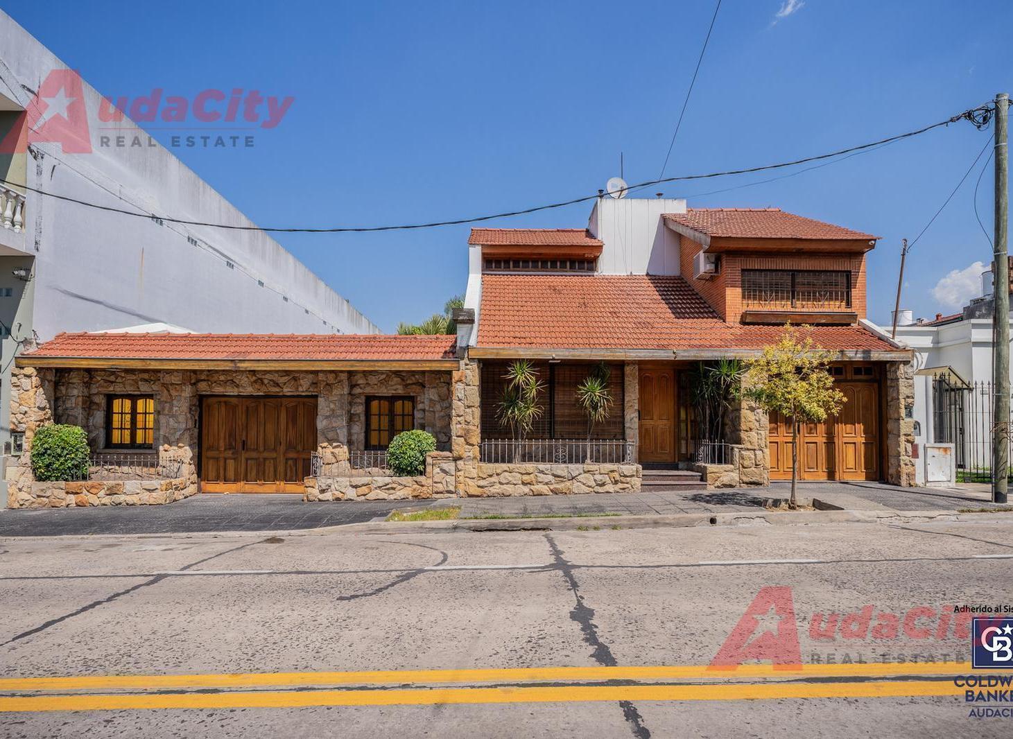 Foto de Venta casa 5 ambientes en Villa Lugano, Caba con quincho y pileta, imagen 1