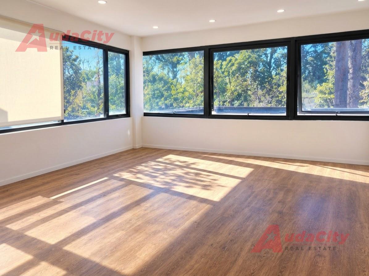 Foto de VENTA ALQUILER OFICINA CON COCHERA EN PARQUE LELOIR ITUZAINGO, imagen 3