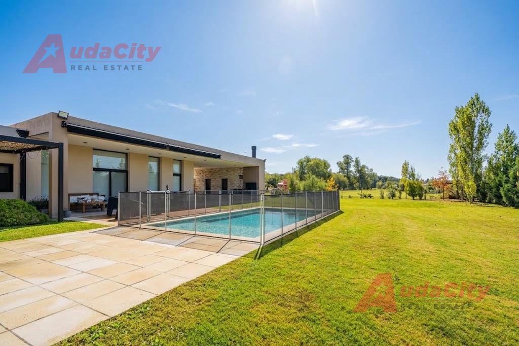 Foto de Casa 3 Ambientes + SUM en Venta en Comarcas de Luján, imagen 2