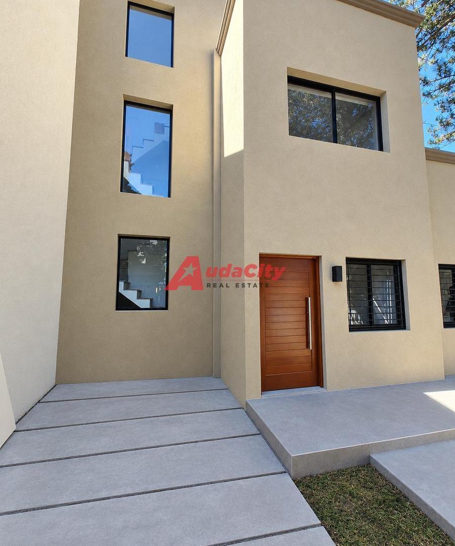 Foto de Casa Triplex 4 Ambientes con Cochera y Terraza en Venta en El Palomar, imagen 1