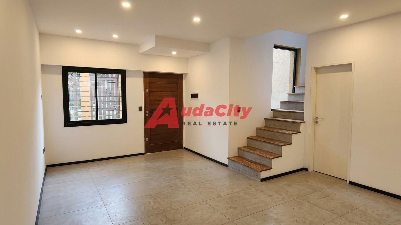 Foto de Casa Triplex 4 Ambientes con Cochera y Terraza en Venta en El Palomar, imagen 4
