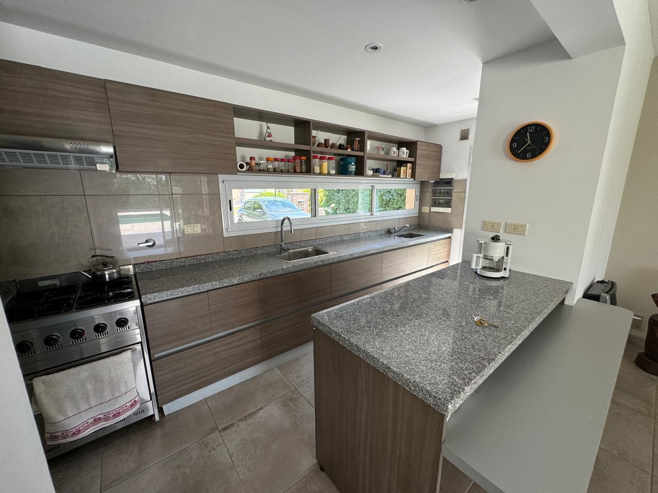 Foto de Casa en La Horqueta de Echeverría 4 ambientes con cochera y piscina, imagen 2