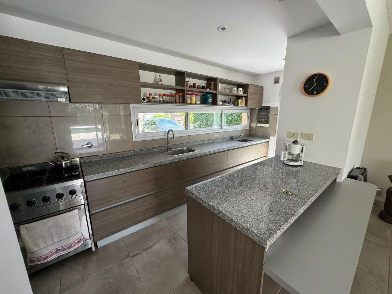Casa en La Horqueta de Echeverría 4 ambientes con cochera y piscina 2