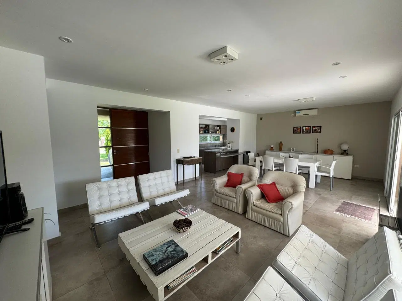 Casa en La Horqueta de Echeverría 4 ambientes con cochera y piscina 5
