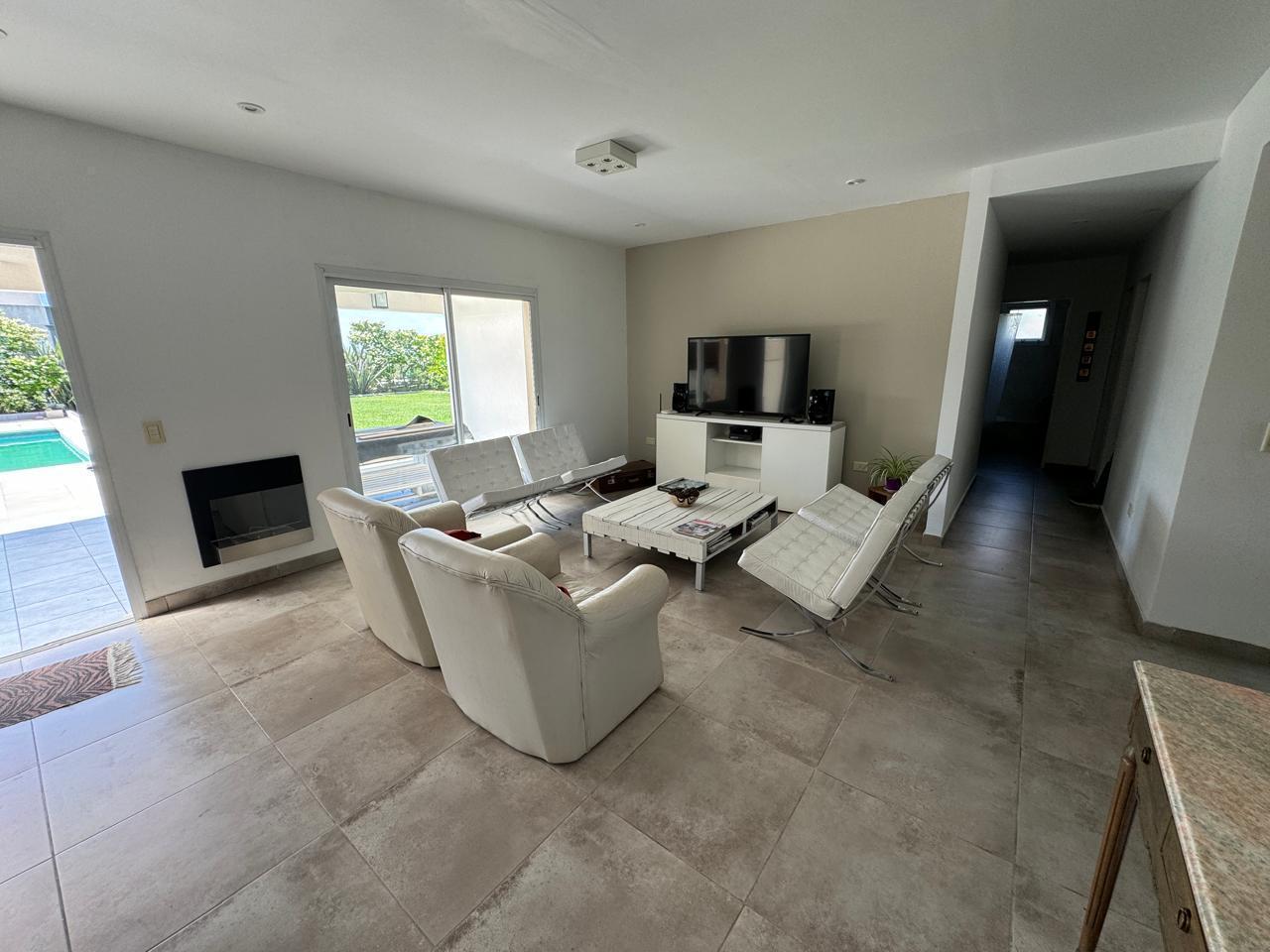 Foto de Casa en La Horqueta de Echeverría 4 ambientes con cochera y piscina, imagen 1