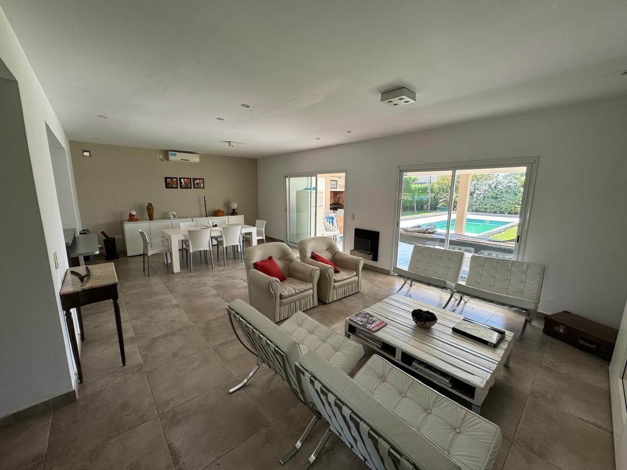 Foto de Casa en La Horqueta de Echeverría 4 ambientes con cochera y piscina, imagen 3