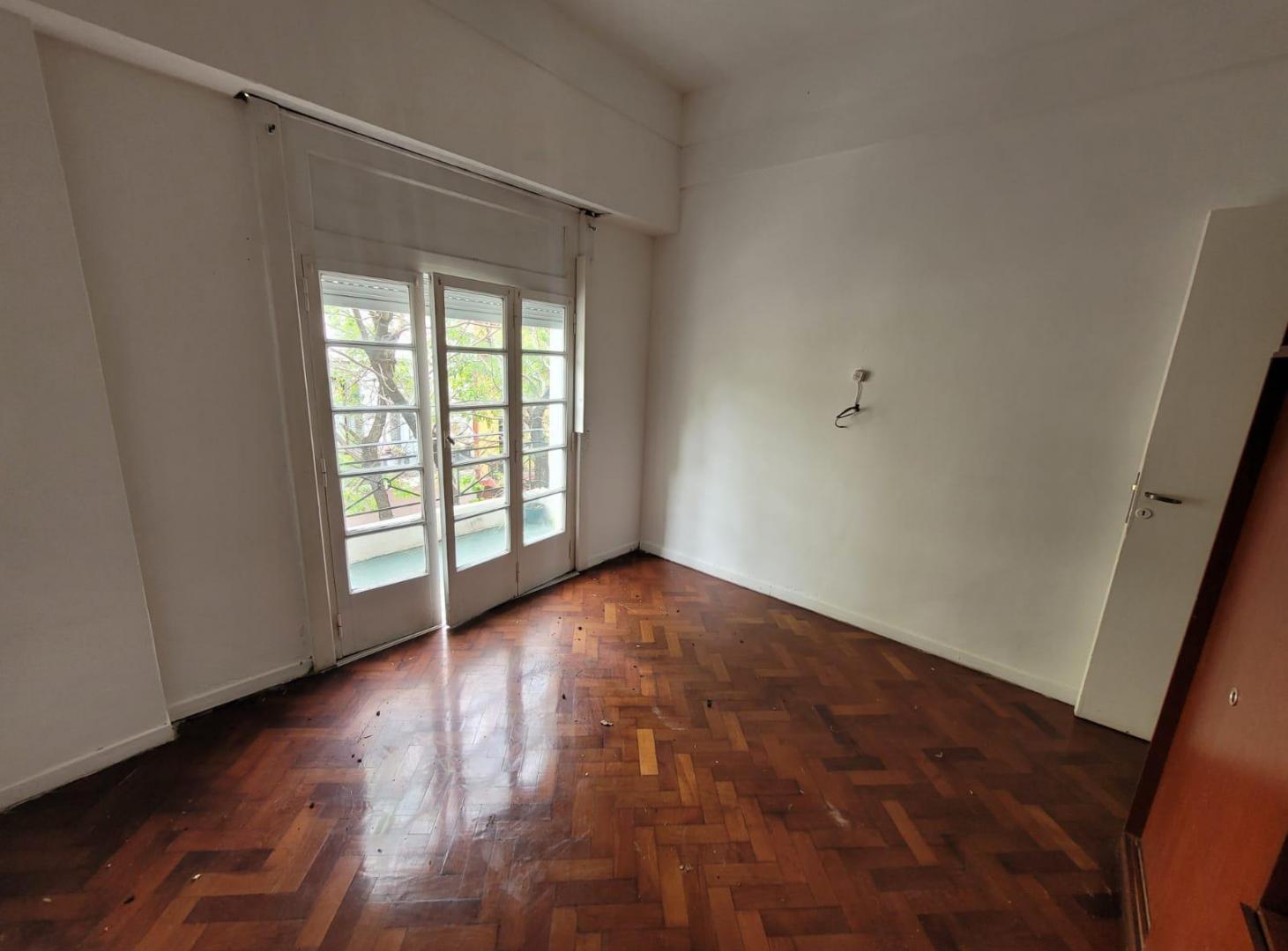Foto de Departamento de 3 ambientes al frente con balcón / 2DO PISO POR ESCALERA, imagen 1