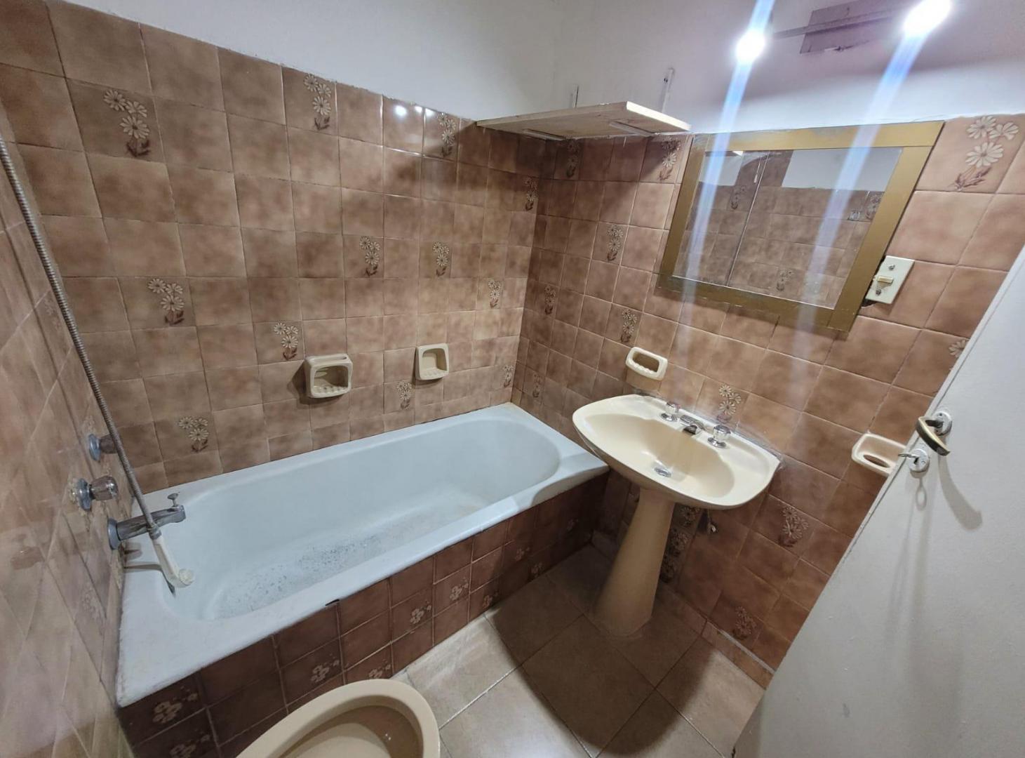 Foto de Departamento de 3 ambientes al frente con balcón / 2DO PISO POR ESCALERA, imagen 5
