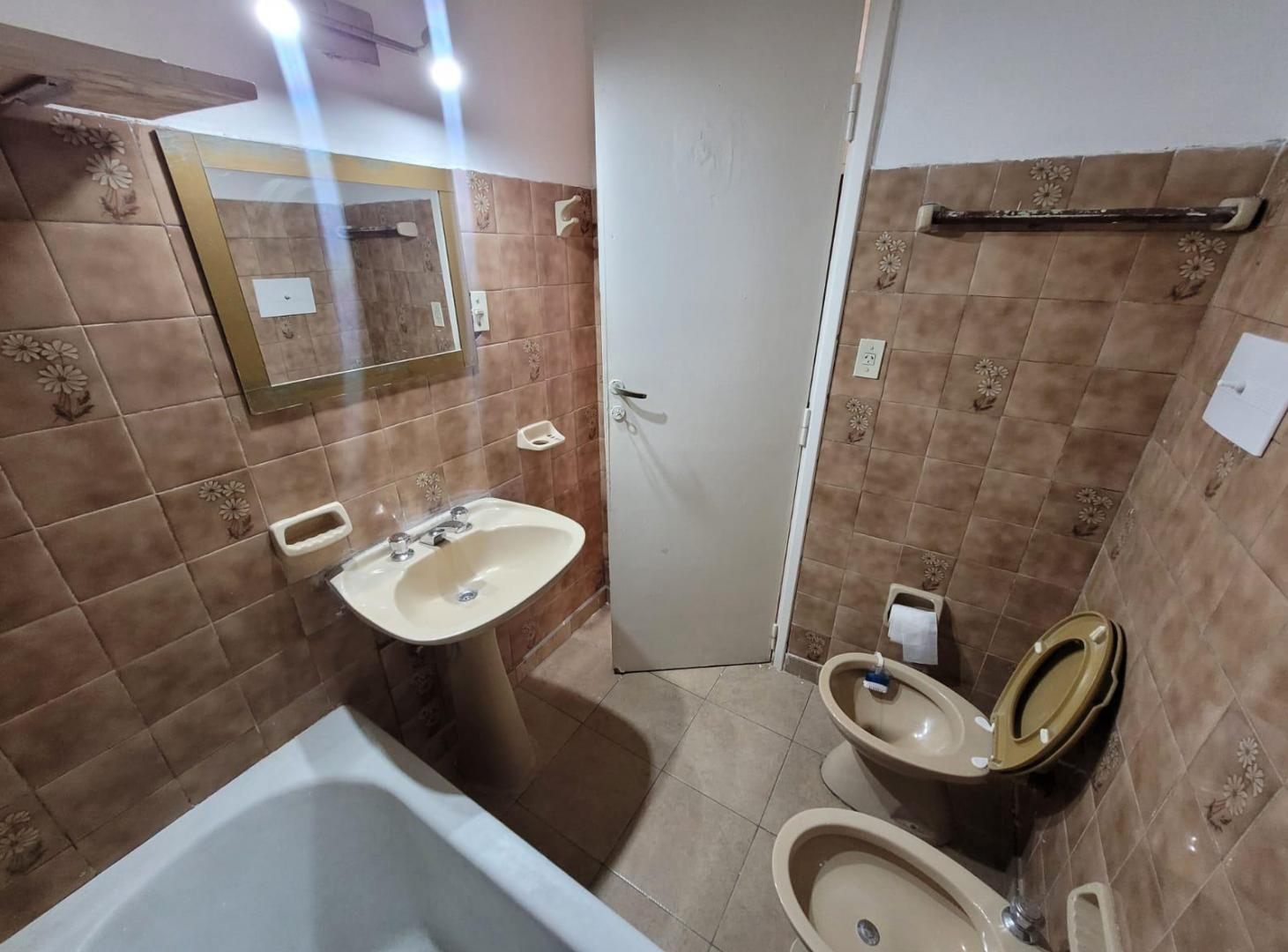 Foto de Departamento de 3 ambientes al frente con balcón / 2DO PISO POR ESCALERA, imagen 4