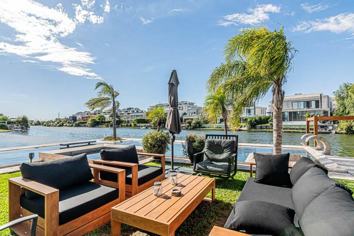 Venta Casa de Categoría 5 Ambientes con Vista al Lago en Nuevo Quilmes 3