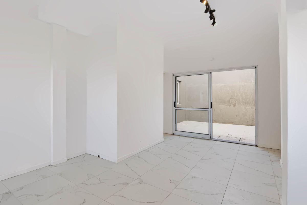 Foto de Venta De Departamento 3 Ambientes Con Patio Y Terraza En Gerli, imagen 5