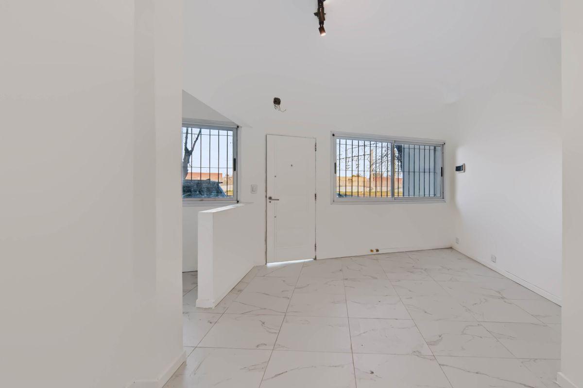 Foto de Venta De Departamento 3 Ambientes Con Patio Y Terraza En Gerli, imagen 4