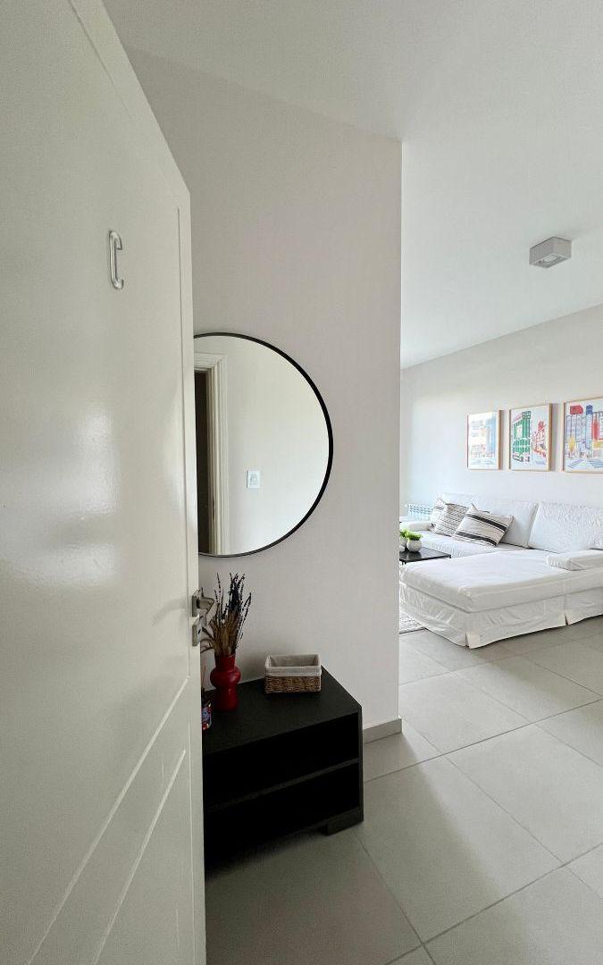 Foto de MR HOST 50 | DEPARTAMENTO DE DISEÑO EN COMPLEJO AUGUSTA, imagen 3