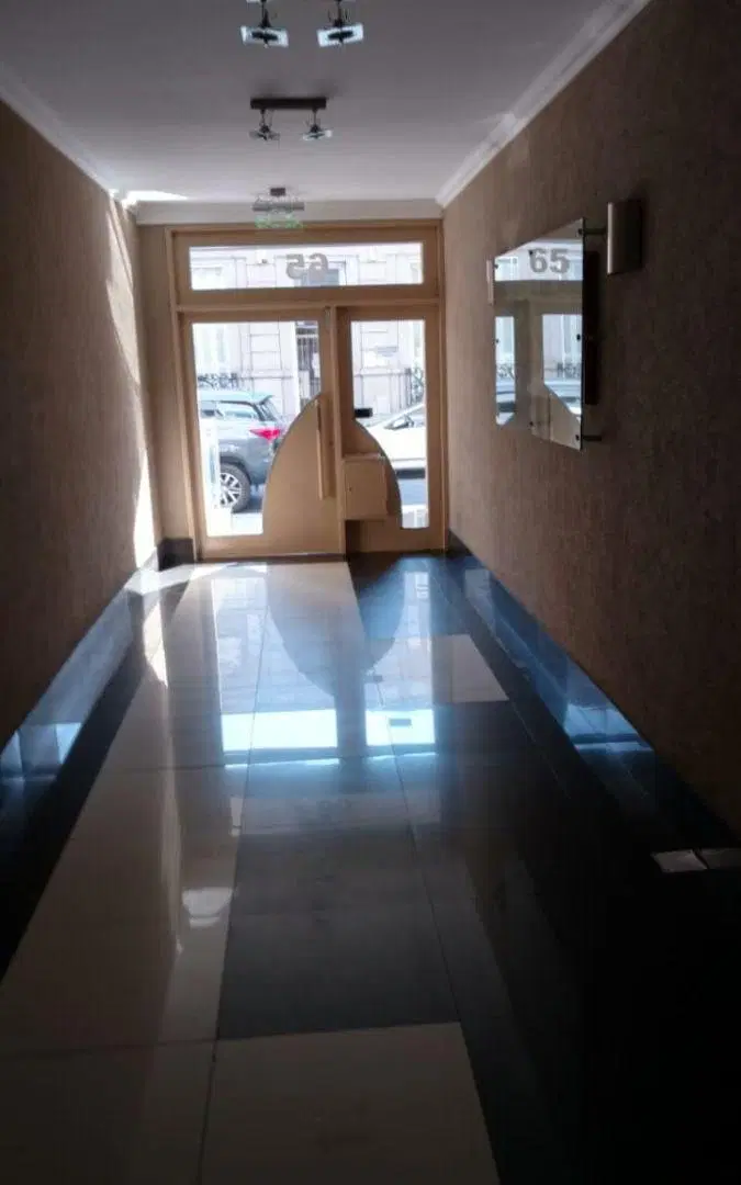 Dpto de un dormitorio, amplio, cómodo, luminoso con balcon al frente. 3
