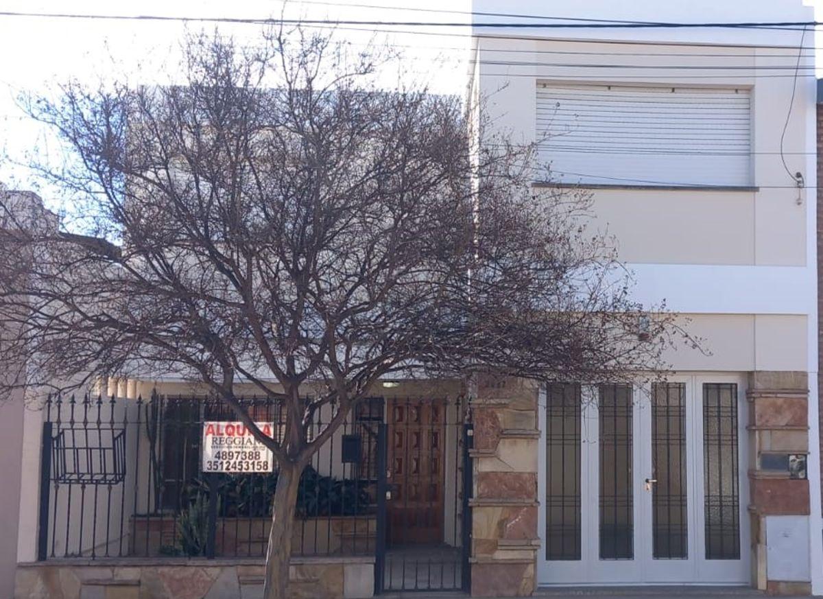 CASA EN ALQUILER 4 DORM CON COCHERA