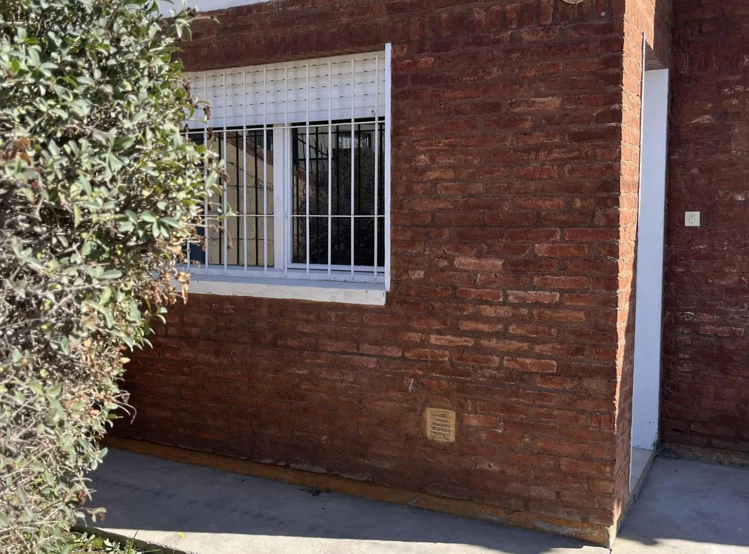 Casa de 2 dorm, en esquina, Rawson. 4