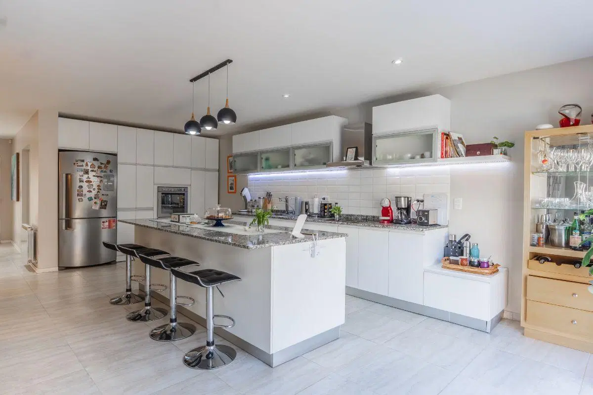 CASA EN VENTA. CHAJARÍ 3500 5
