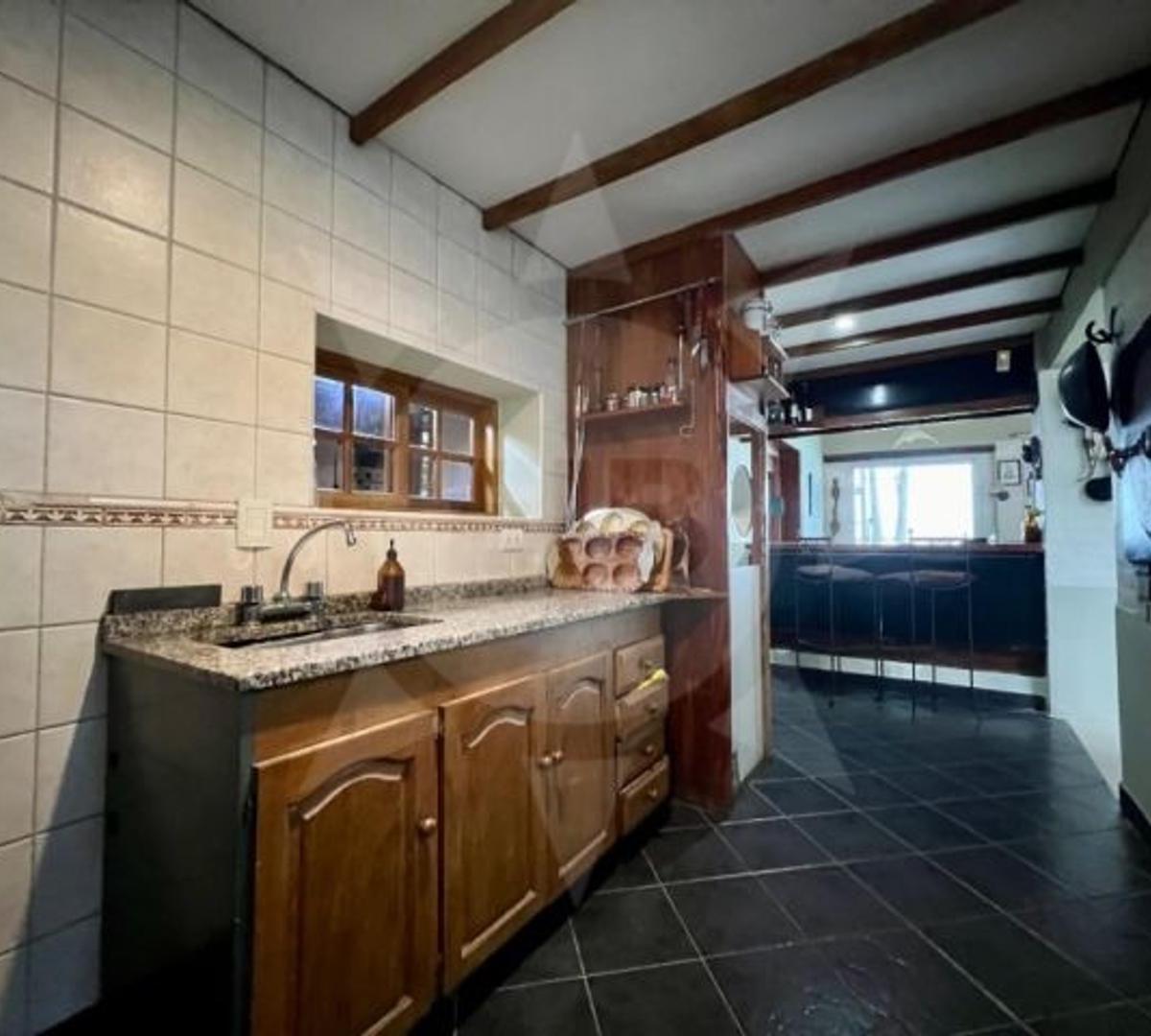 Casa en Venta, 3 Dorm., Zona Costanera 2