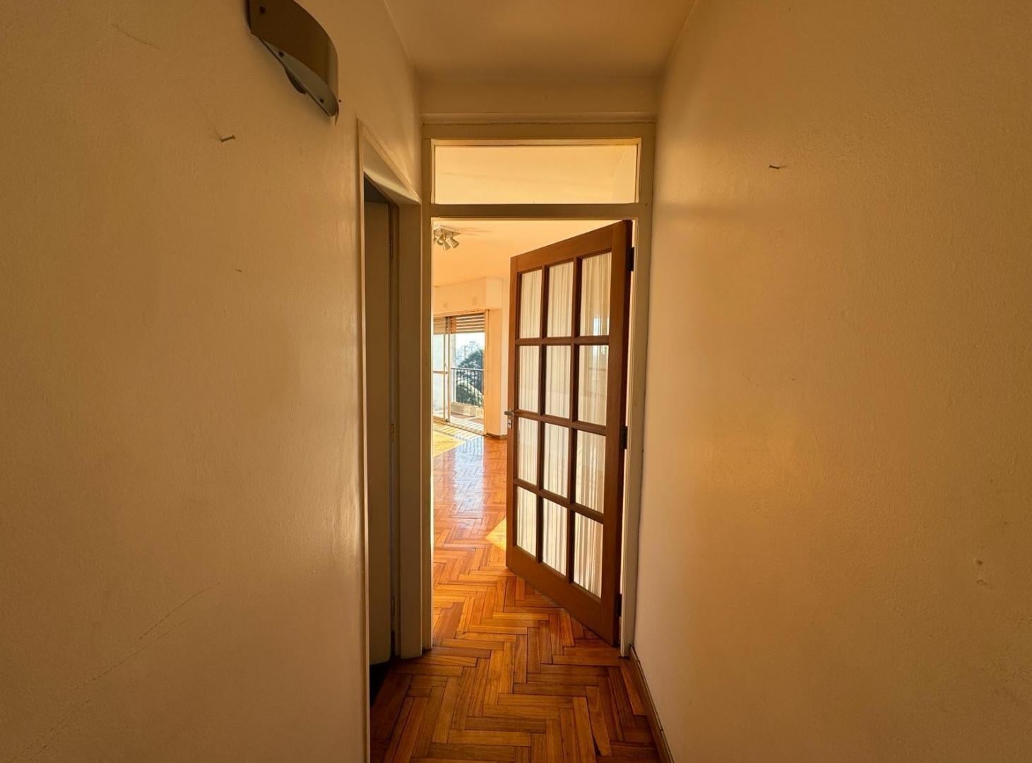Depto 5 ambientes con cochera en 54 y 1 // Edificio Palacio del Bosque