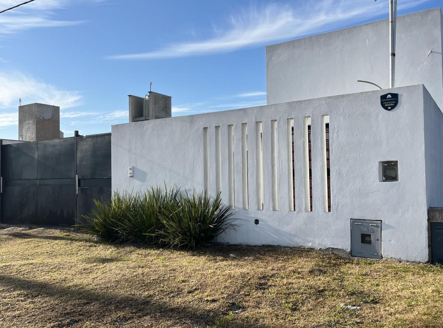 Casa en Alquiler con Patio Cochera y Pileta