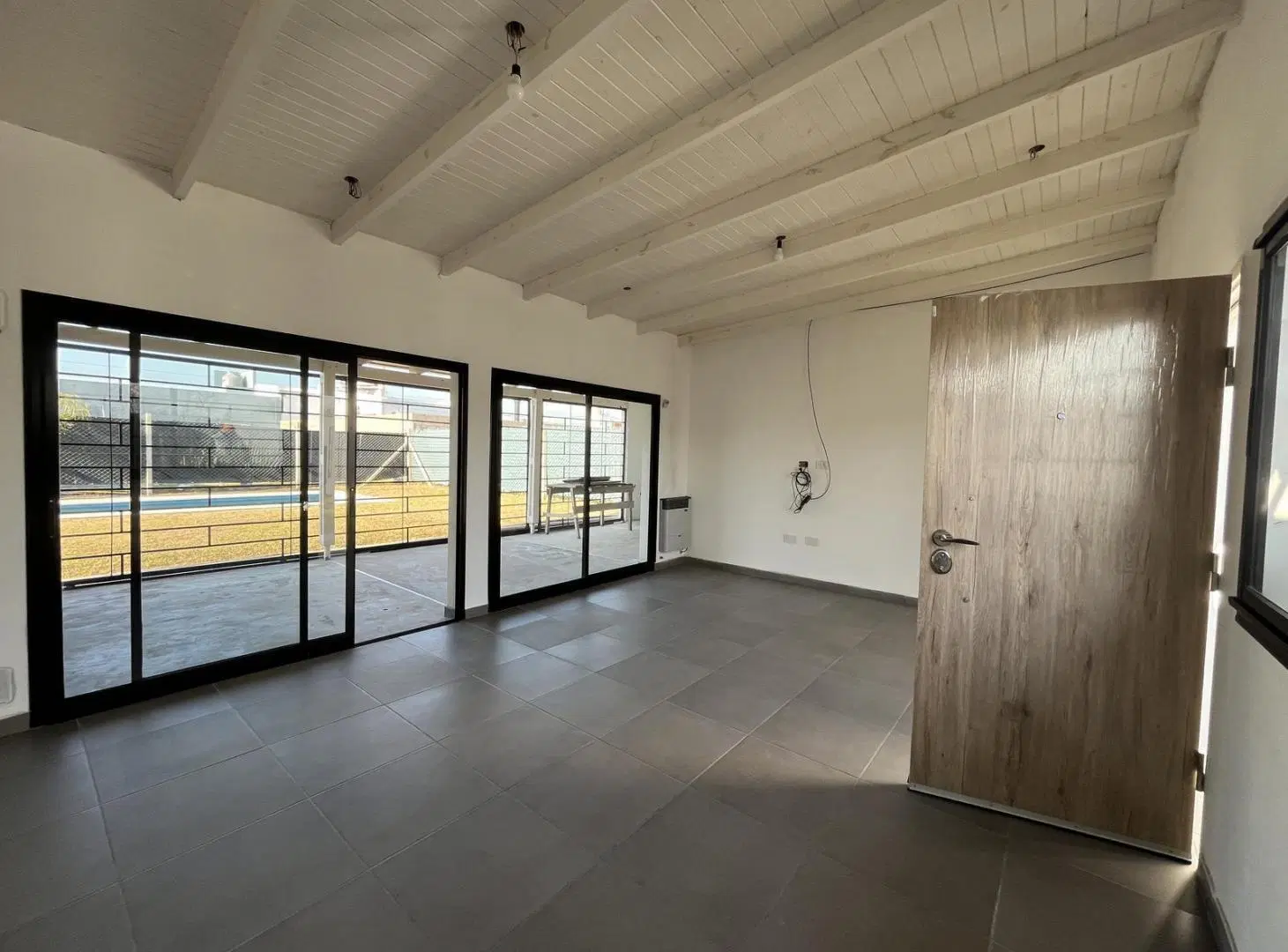 Casa en Alquiler con Patio Cochera y Pileta 4