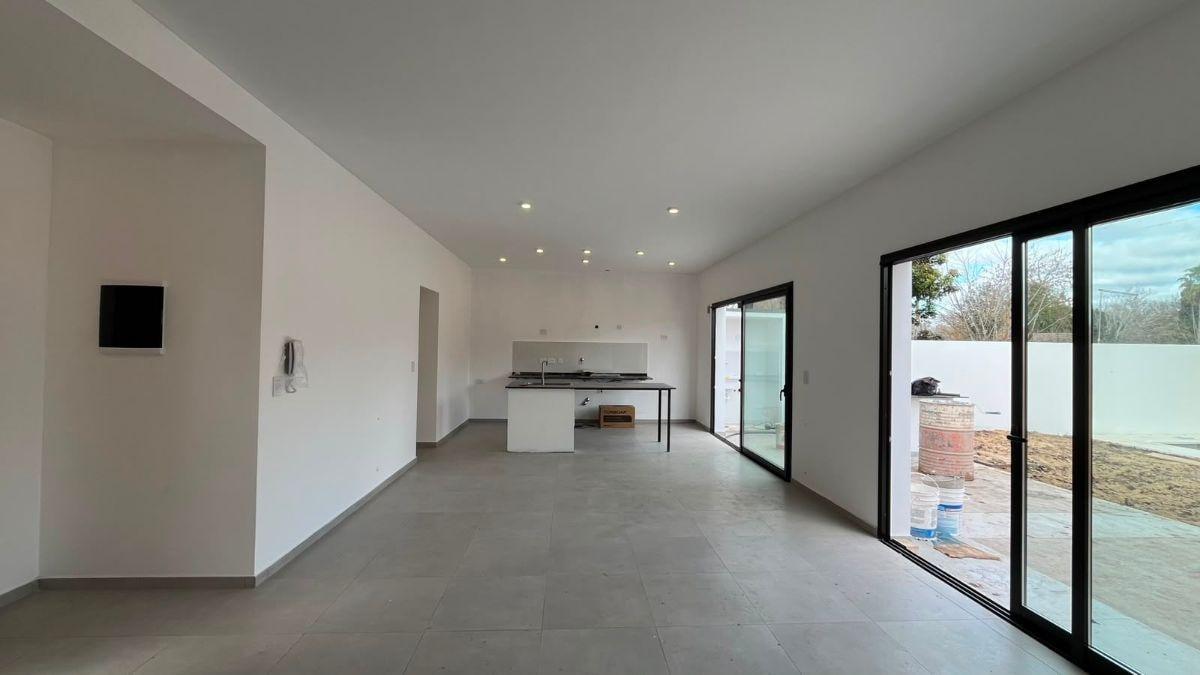 Foto de Casa a estrenar con Parque Pileta y Cochera, imagen 4