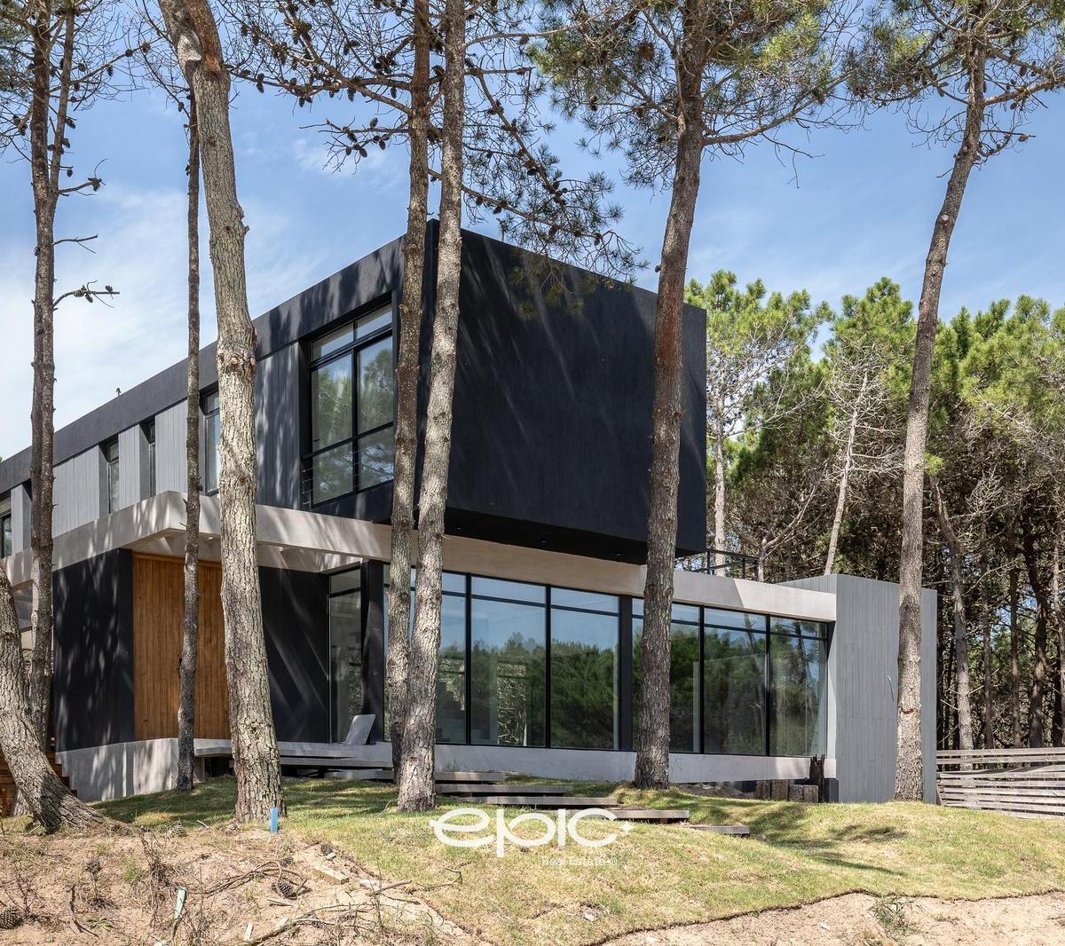 Venta casa 7 ambientes. Villarobles
