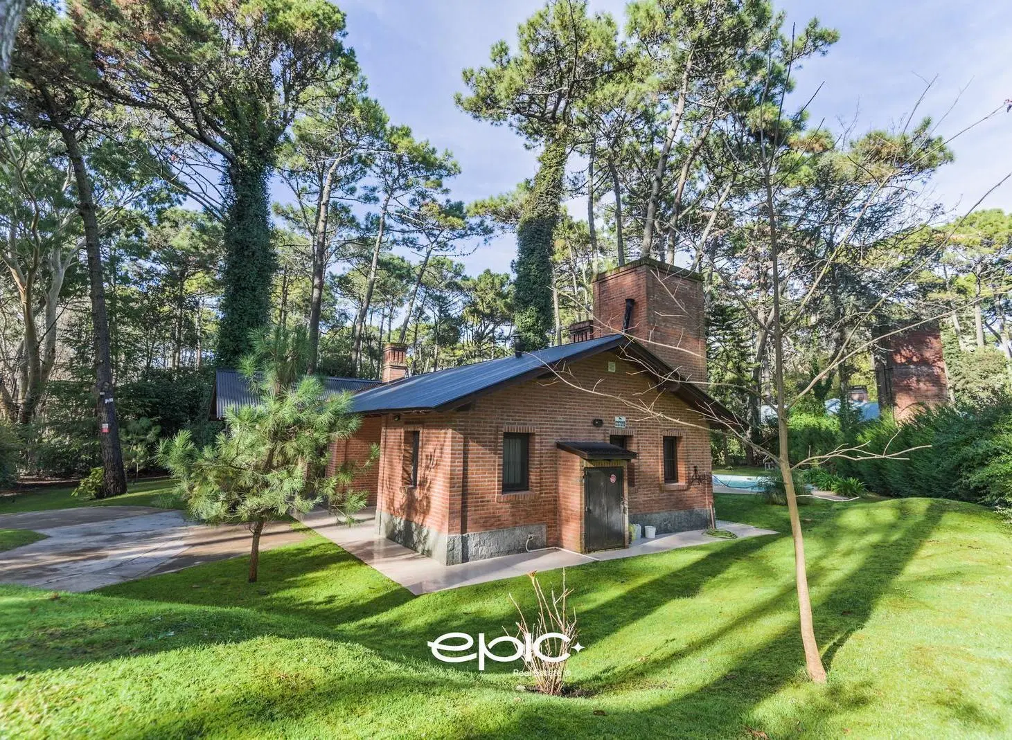 Casa en venta en Carilo con pileta climatizada 2