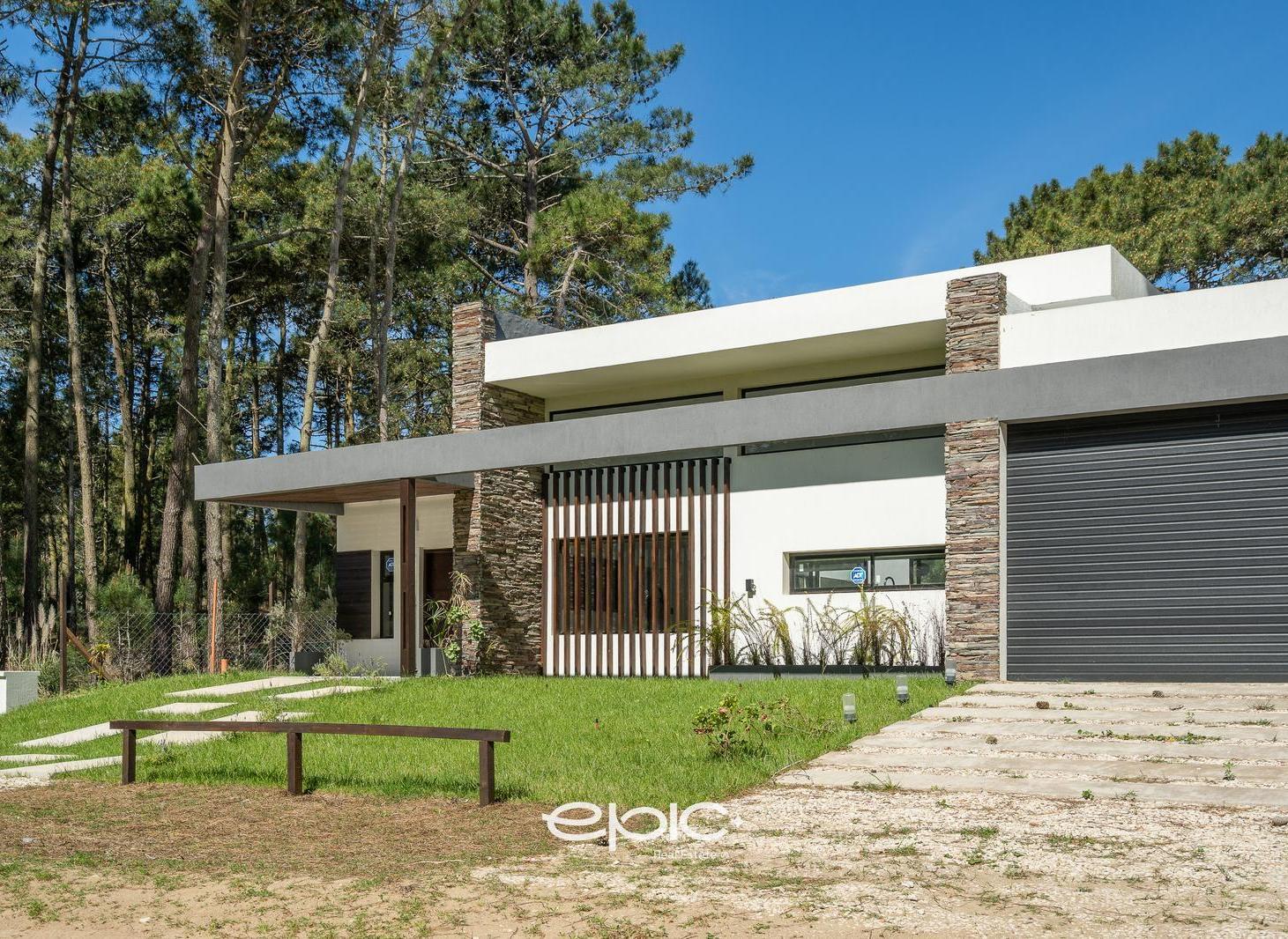 Foto de Casa 5 ambientes en venta en Pinamar, imagen 1