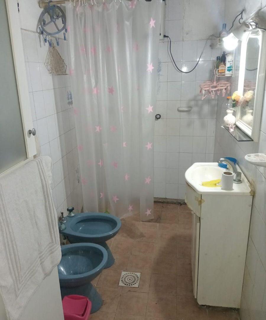 Foto de VENTA DE CASA P.B A RECONSTRUIR Y EN P.A DPTO EN MIUY BUEN ESTADO DE, imagen 3