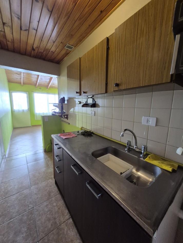 Casa en Esquina con Quincho/cochera en Barrio 400 Viviendas 3