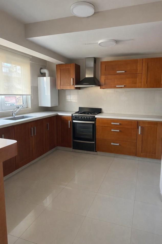 Foto de Piso de tres dormitorios con vista + cochera, imagen 1