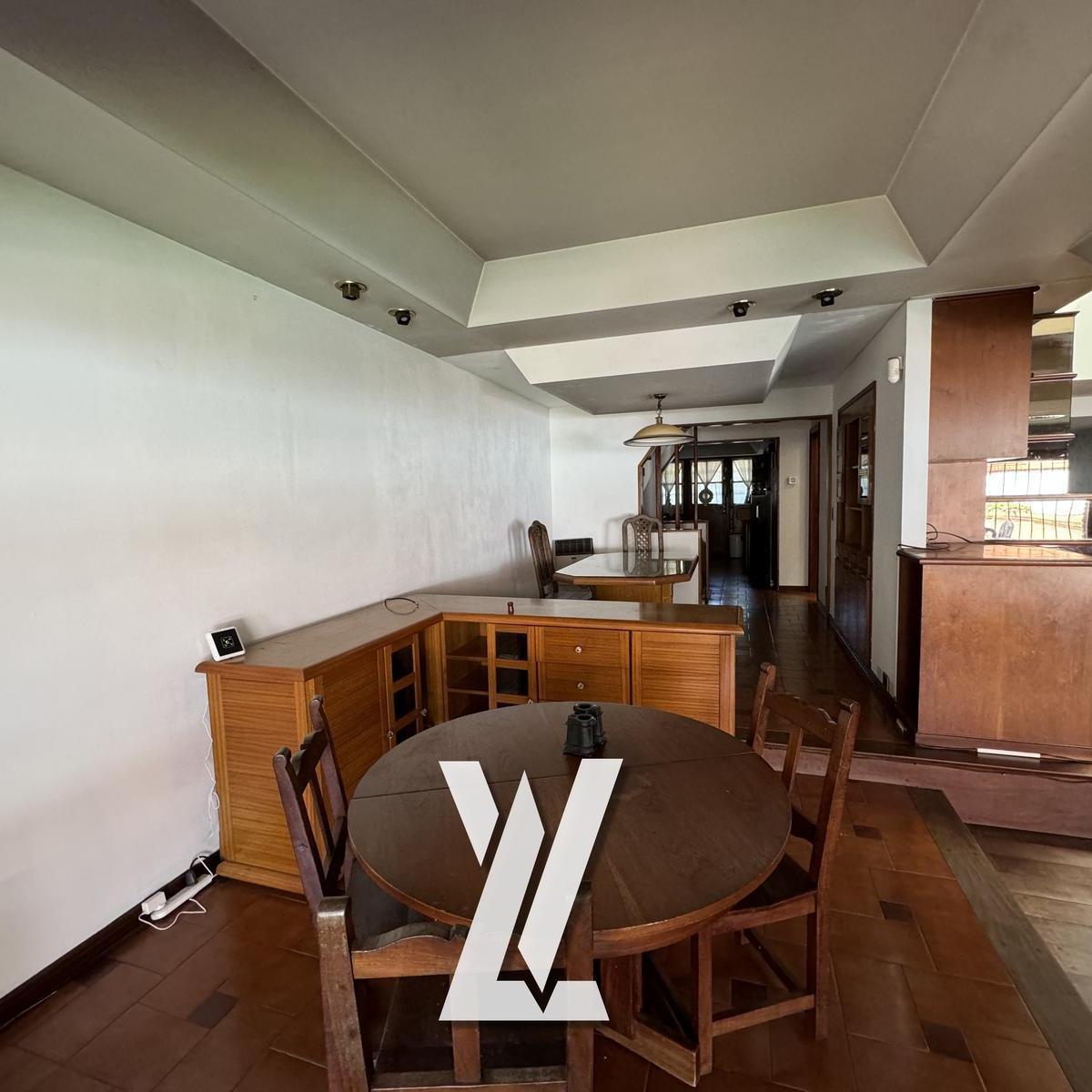 Casa 6 Amb en Venta Bernal Centro C/cocheras - Apto Credito - Financia 4