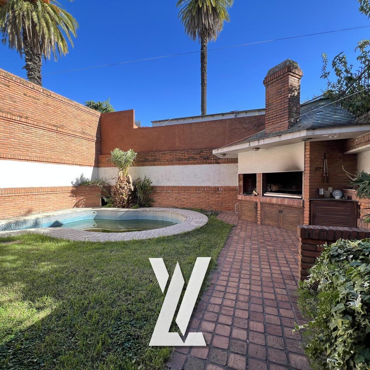 Casa 6 Amb en Venta Bernal Centro C/cocheras - Apto Credito - Financia 3