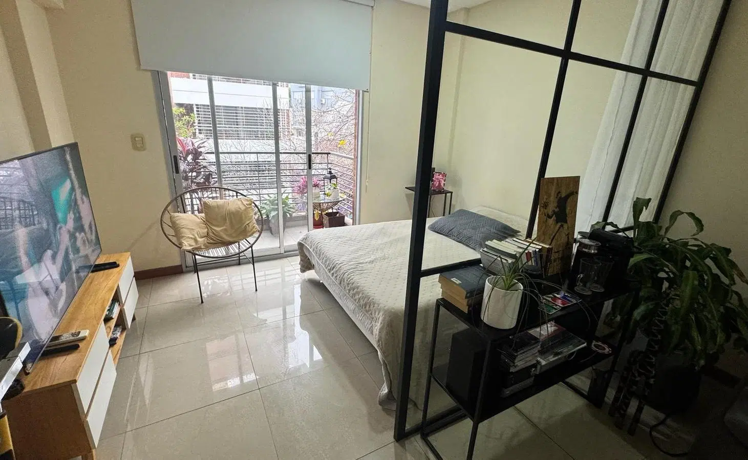 Apto Monoambiente con División en Alquiler Moderno con Balcón en Caballito 5