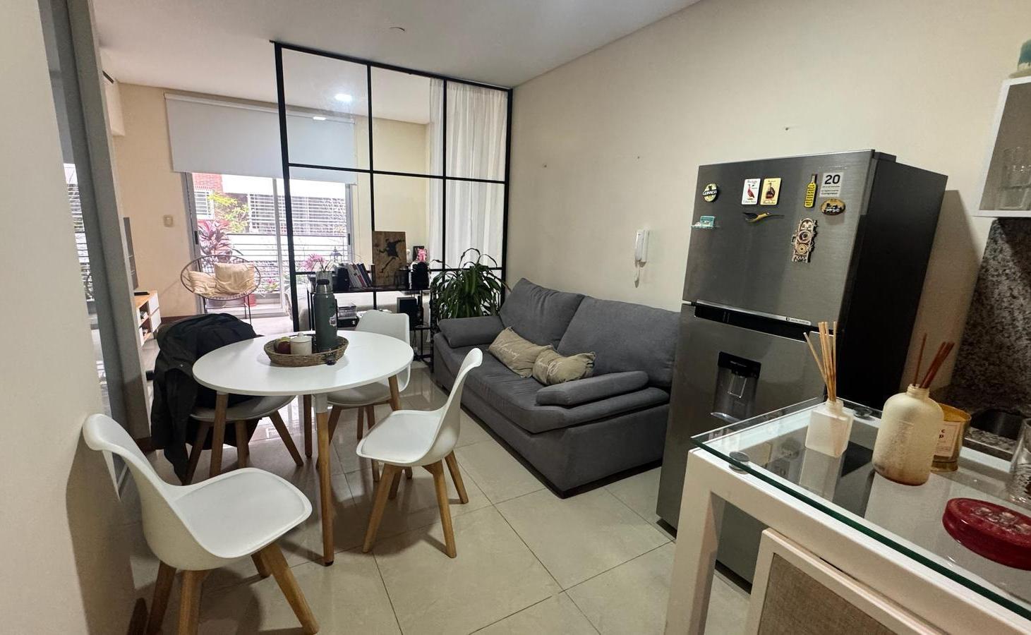 Apto Monoambiente con División en Alquiler Moderno con Balcón en Caballito