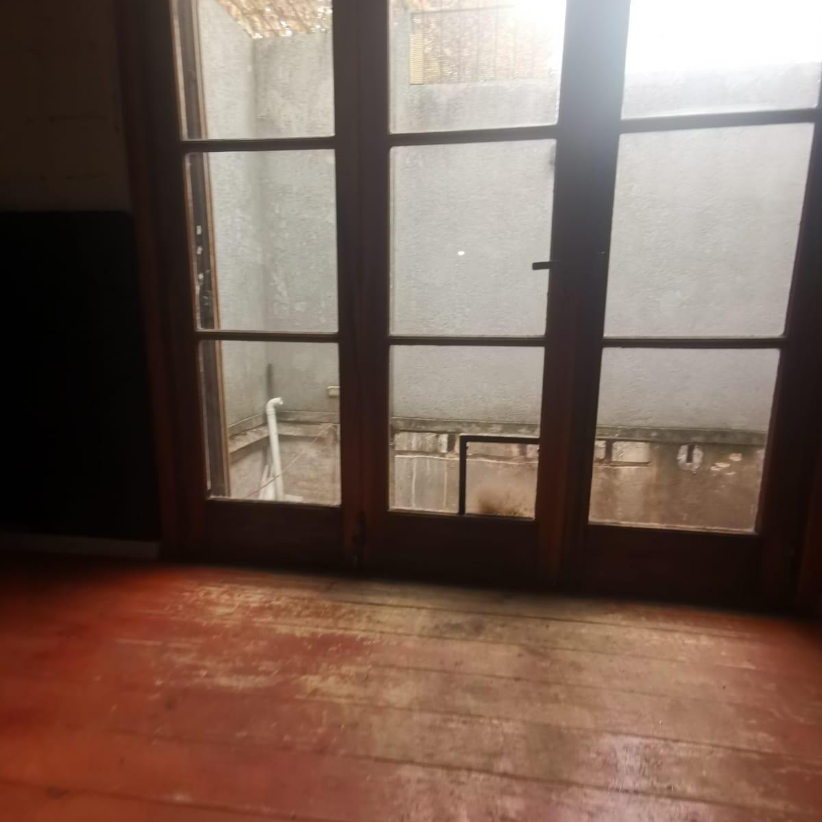 Casa Chorizo con Cochera, Quincho, Fondo y Departamento Independiente 2