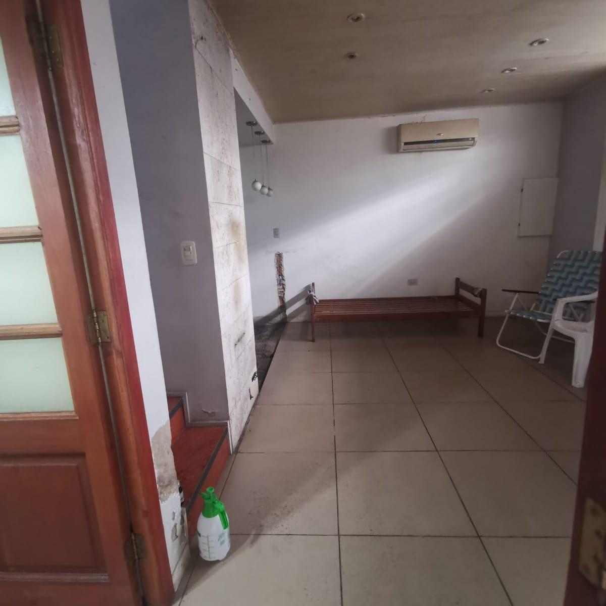 Casa Chorizo con Cochera, Quincho, Fondo y Departamento Independiente 3