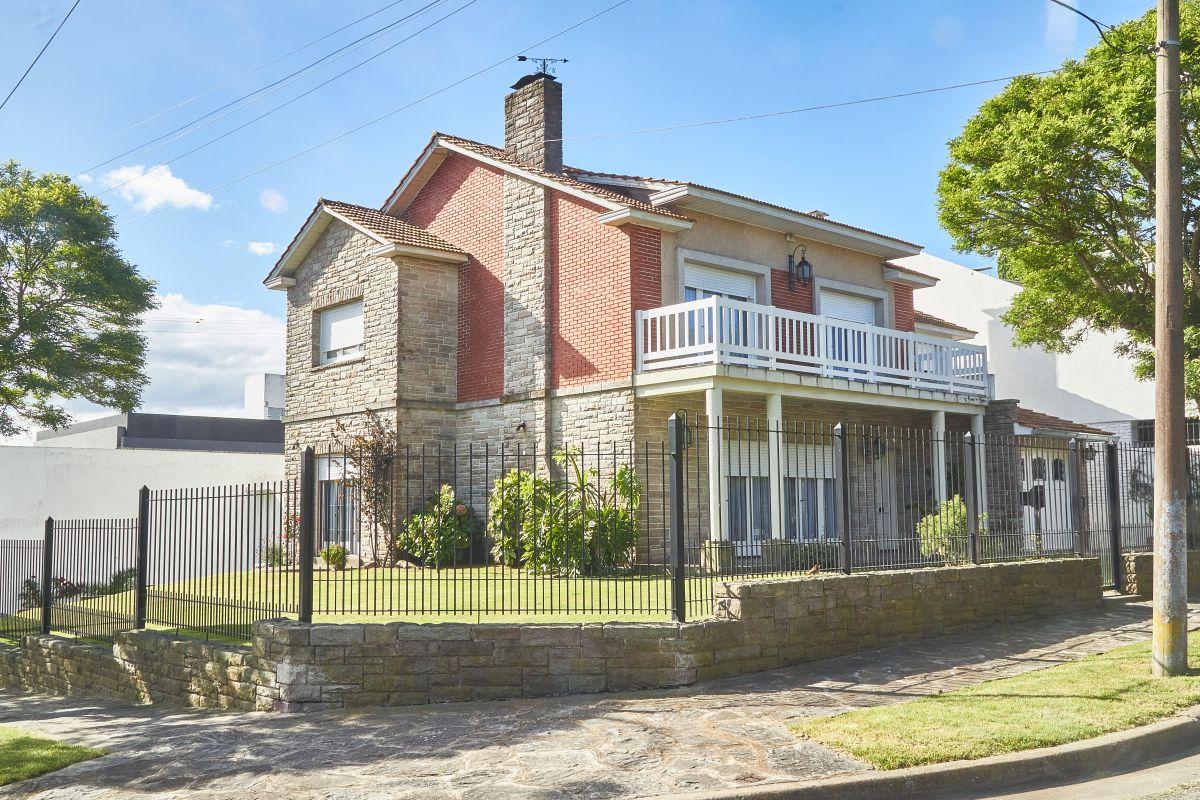 VENTA - MAGNIFICO CHALET DE ESTILO EN BARRIO LOS TRONCOS