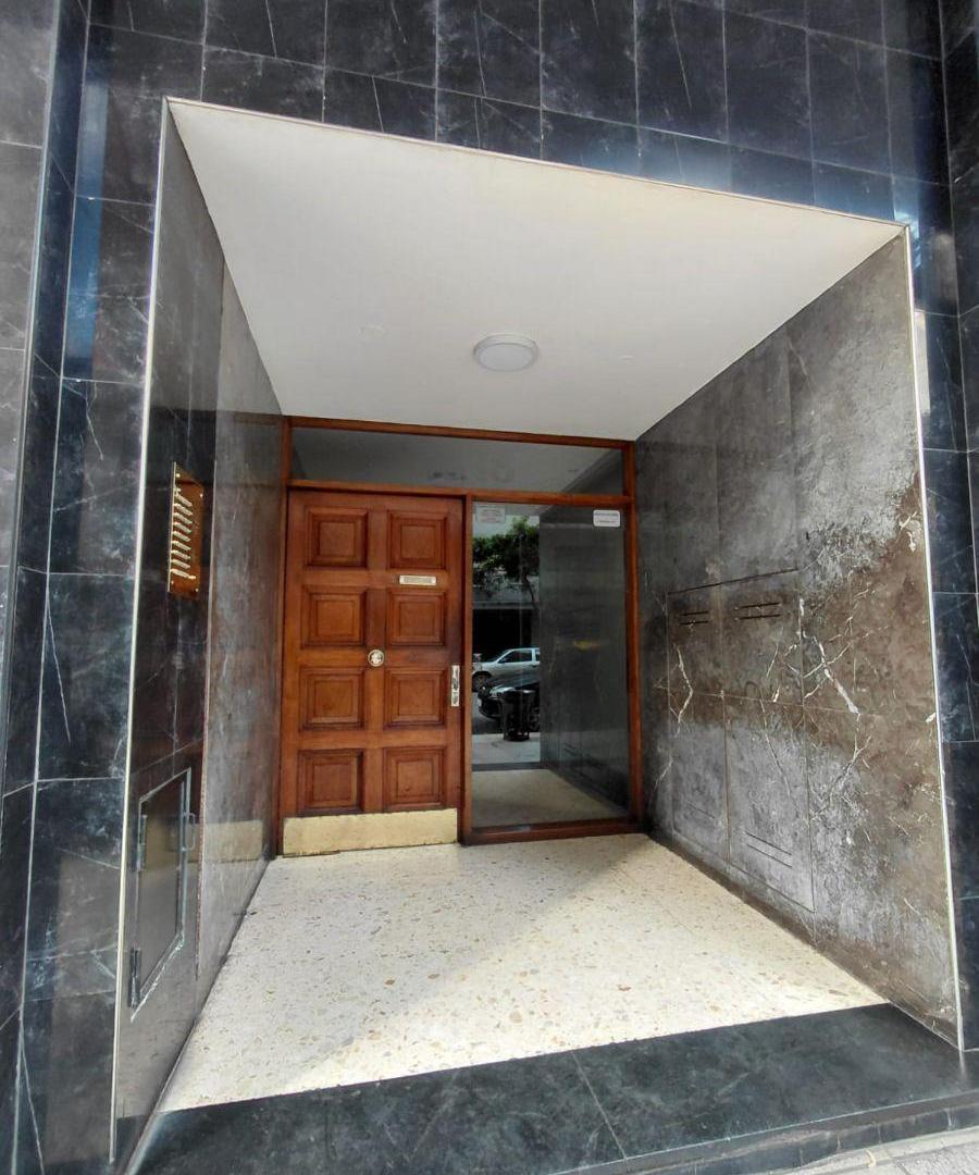 Foto de ALQUILER - DEPTO. 2 AMBIENTES A LA CALLE - ZONA CENTRO, imagen 2